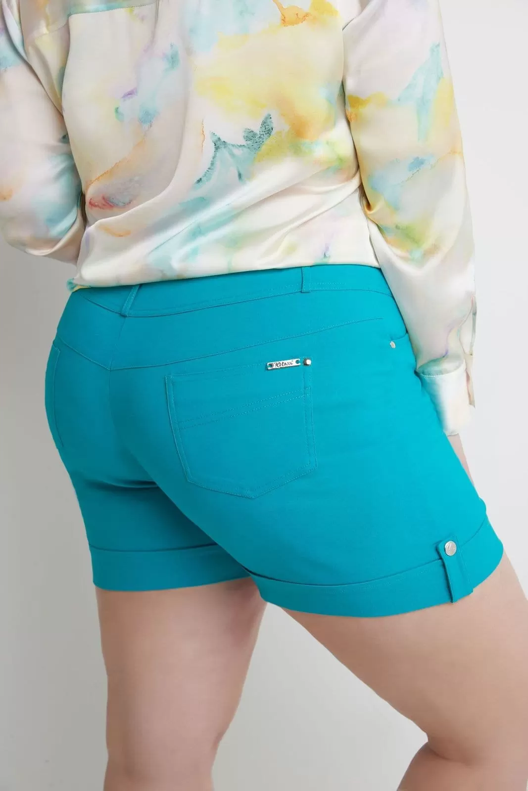 Curvy Plus Size 6” Shorts with Slimming Cuff