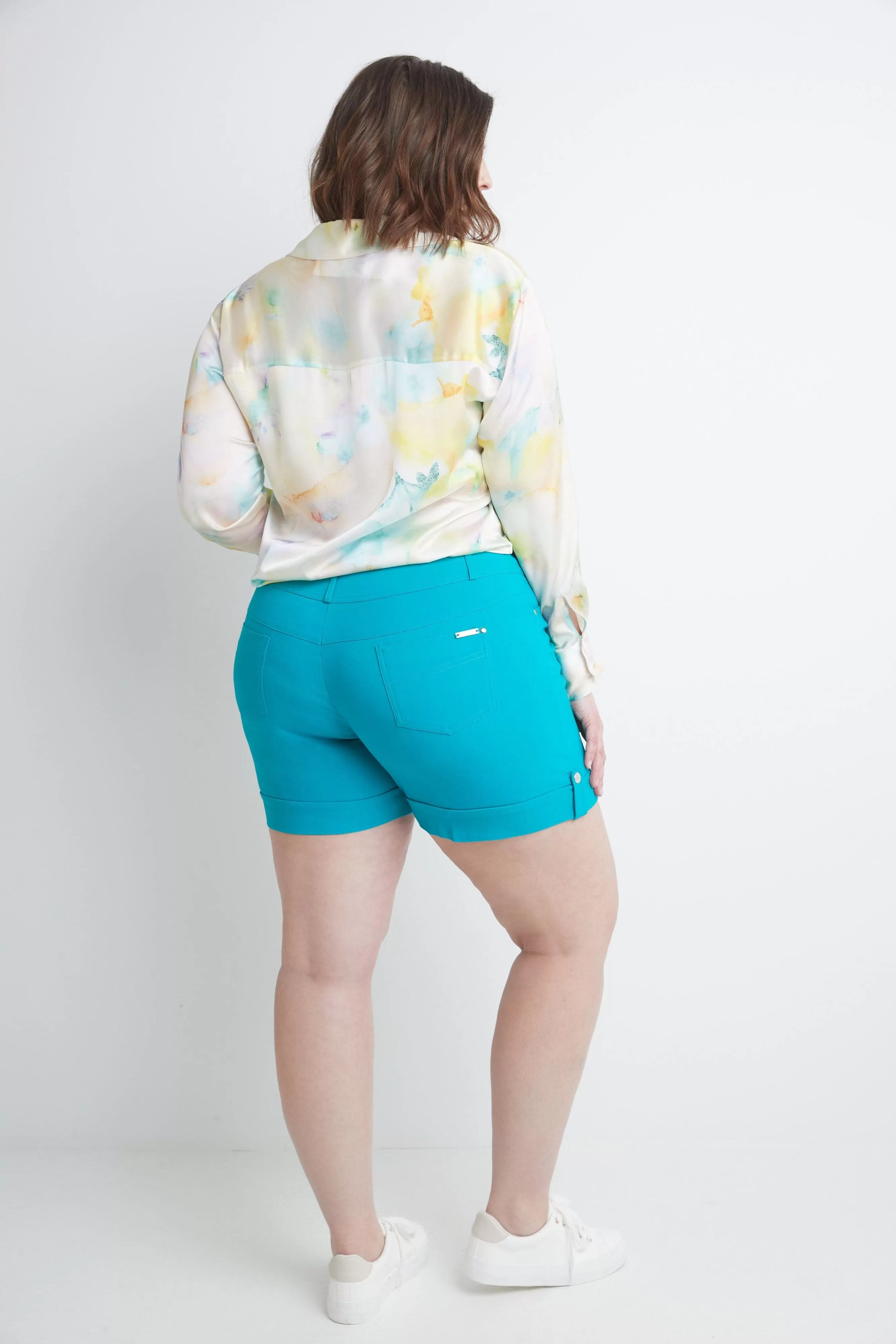 Curvy Plus Size 6” Shorts with Slimming Cuff