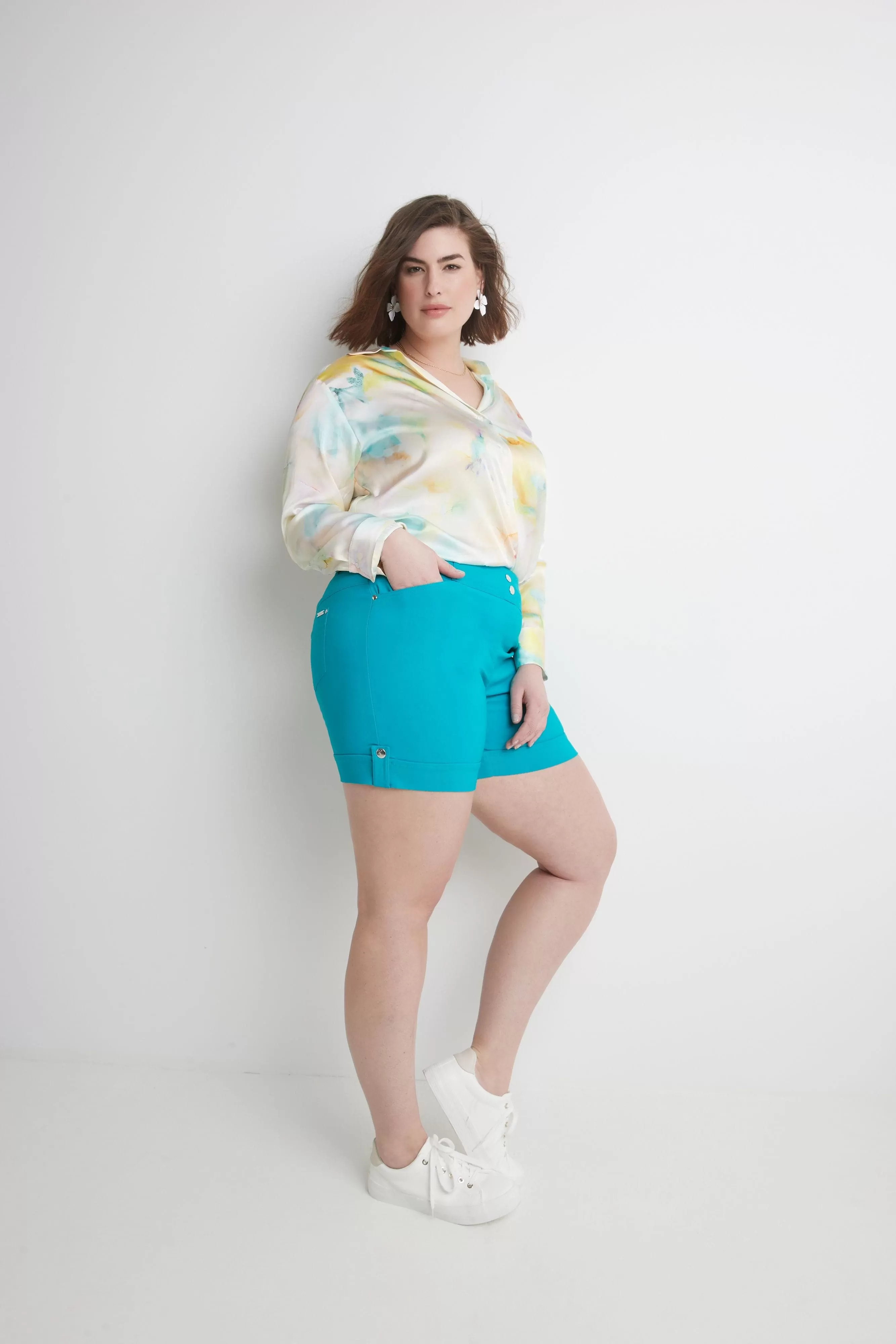 Curvy Plus Size 6” Shorts with Slimming Cuff