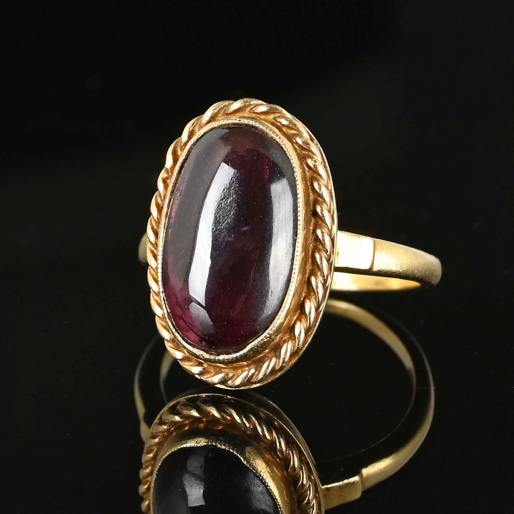 Fine 14K Gold Garnet Cabochon Ring