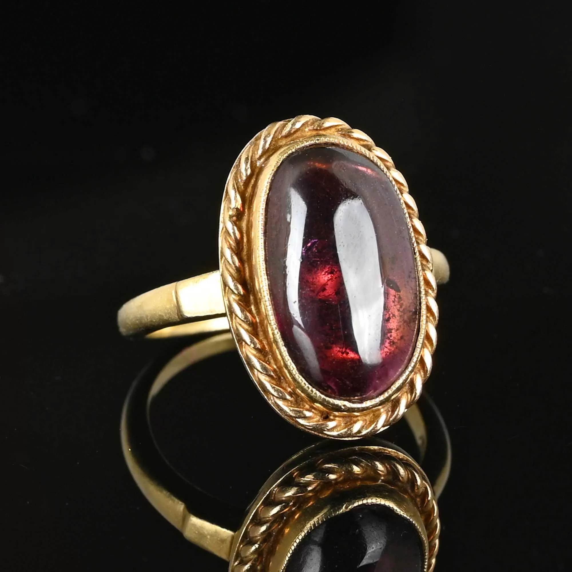 Fine 14K Gold Garnet Cabochon Ring