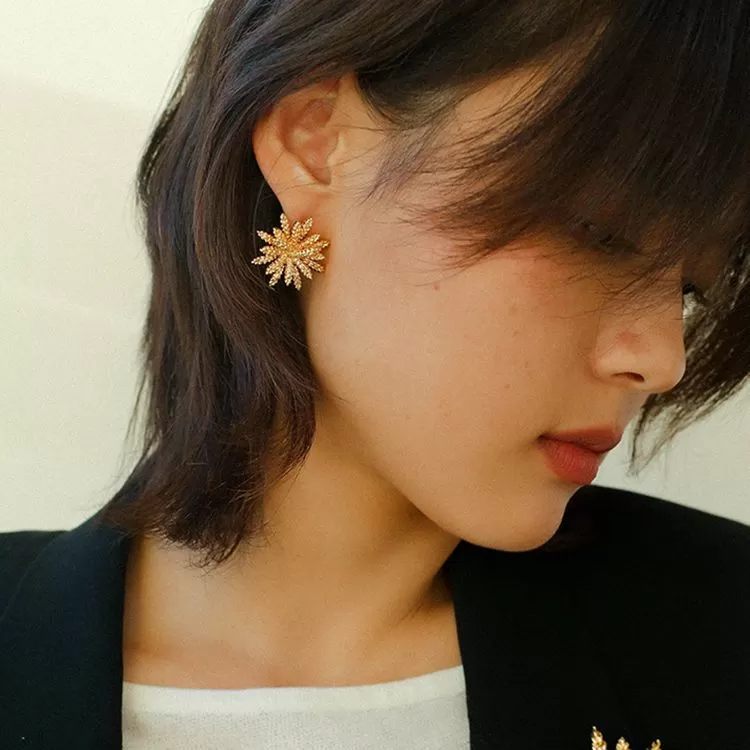 Laurel Leaf Ear Stud Earrings