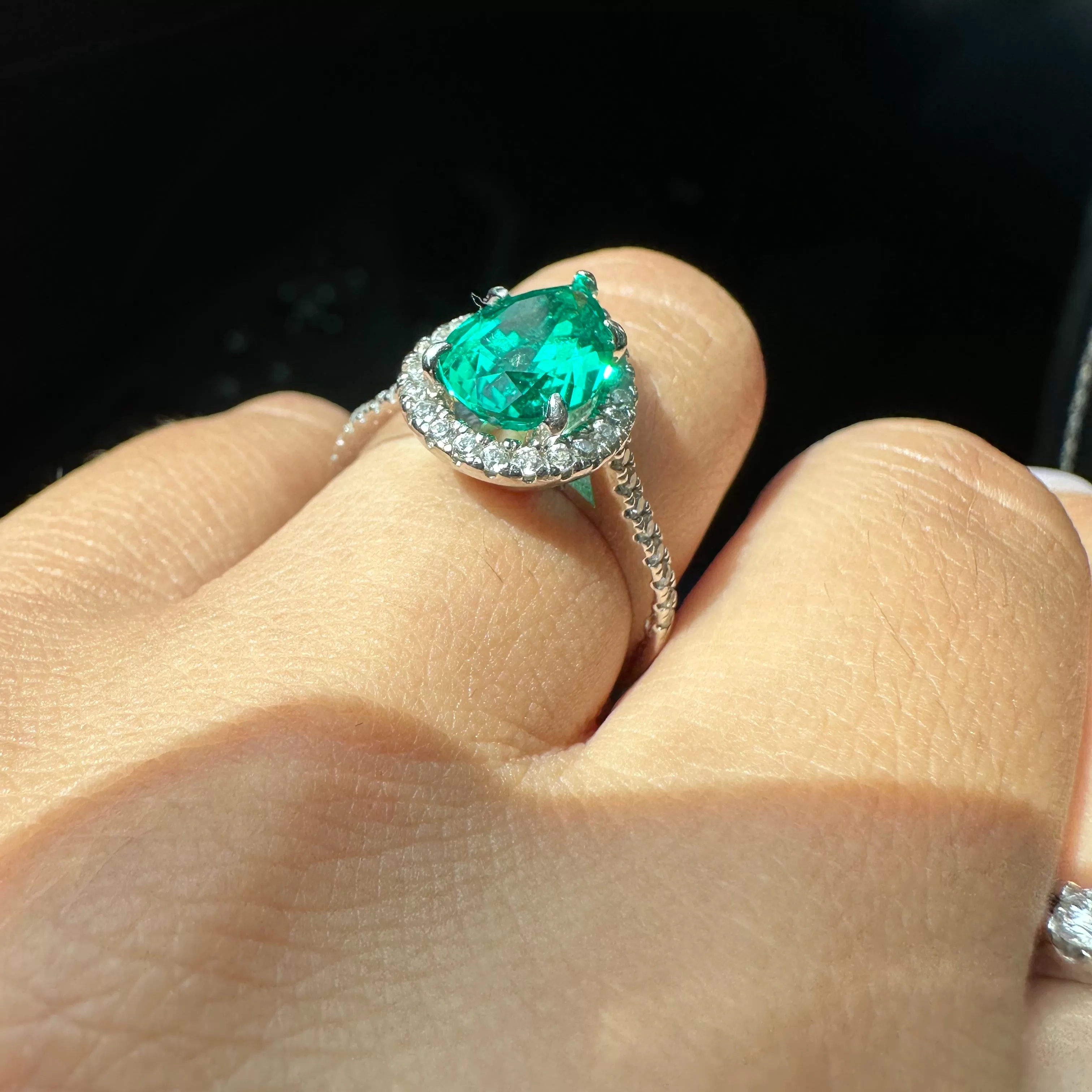 NISSI EMERALD RING