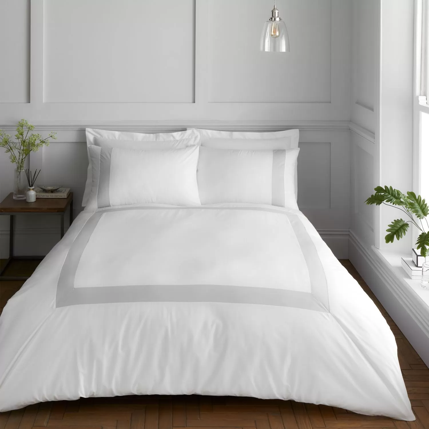 Tailored 180 Thread Count Cotton Duvet Cover Set - White / Silver